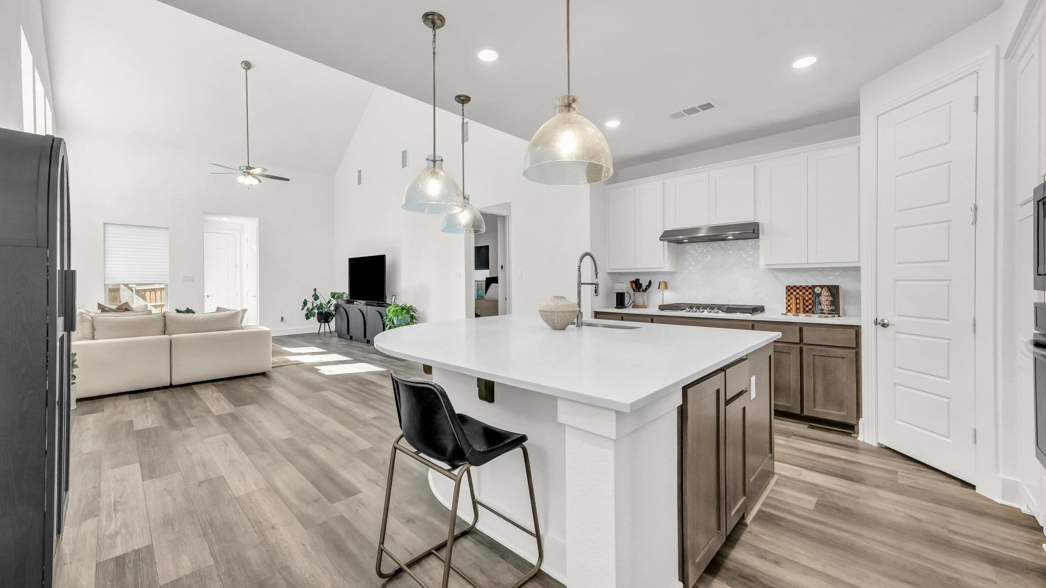 913 Gilbreath Avenue Crowley TX 76036