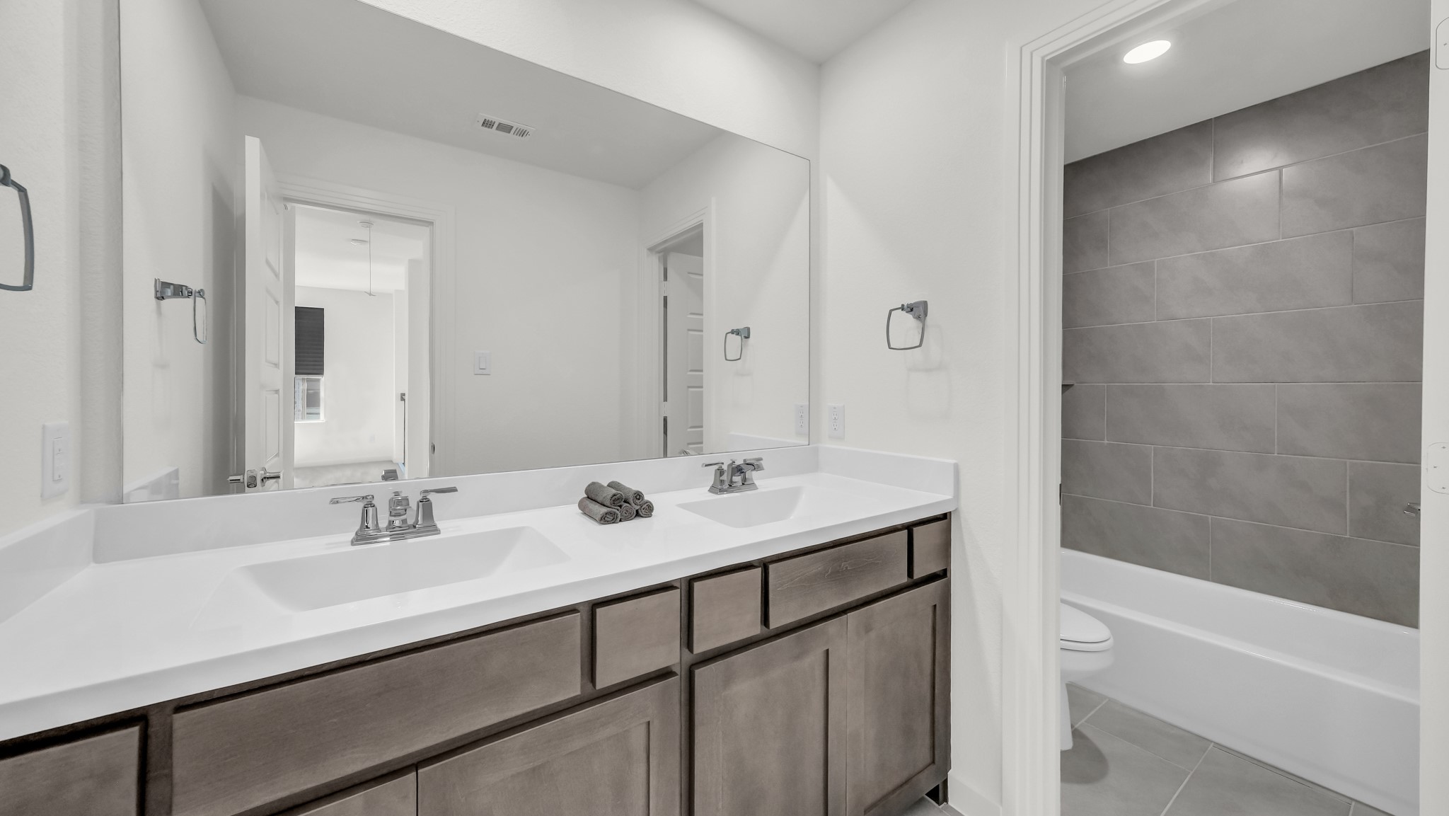 913 Gilbreath Avenue Crowley TX 76036