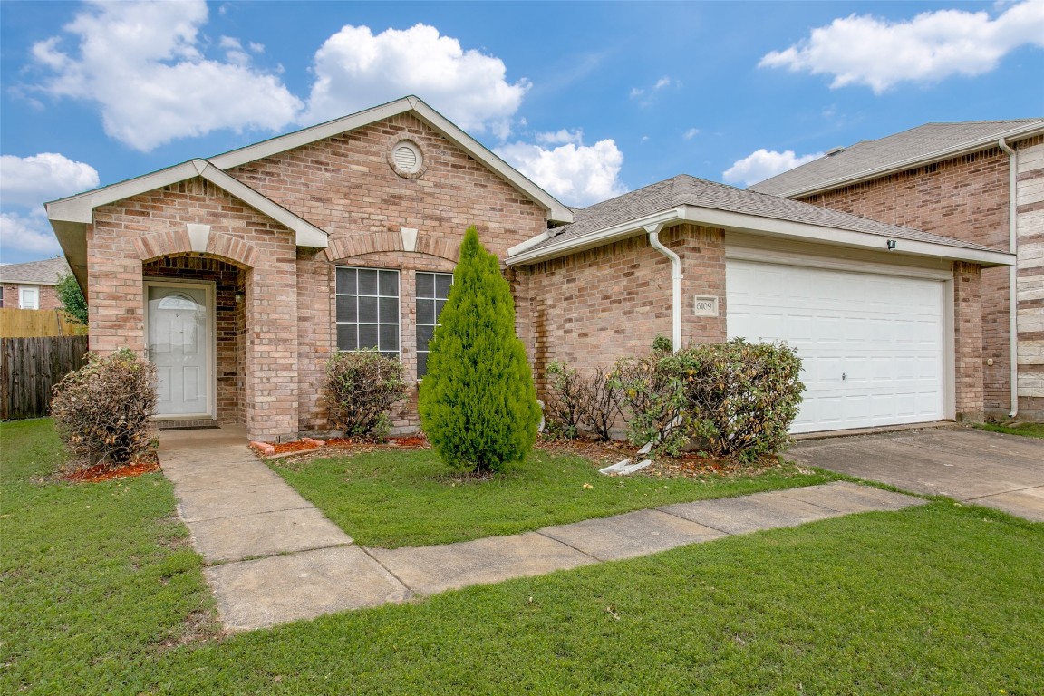 6109 English Saddle Lane Denton TX 76210