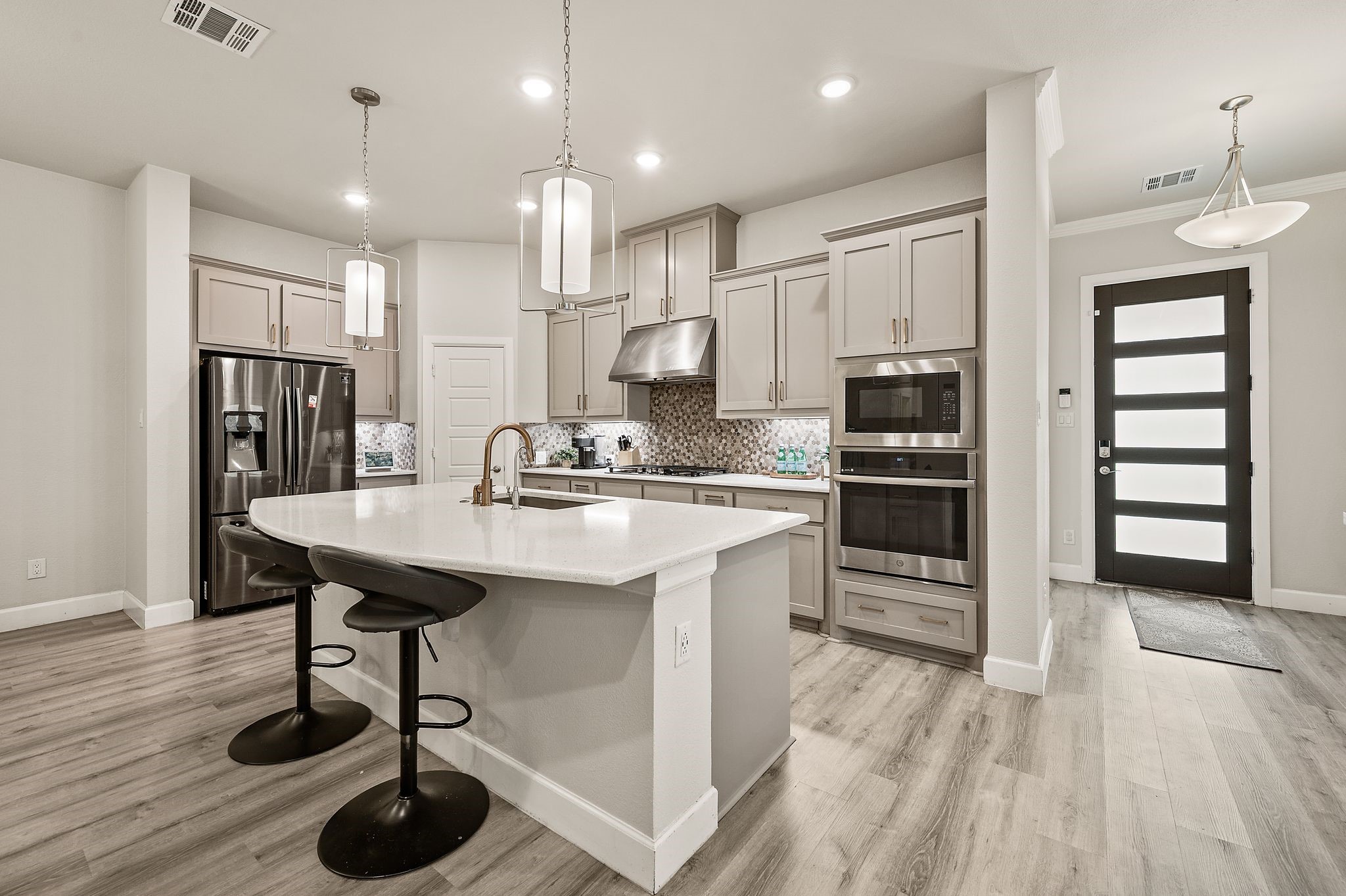 612 Courtyard Lane Irving TX 75039
