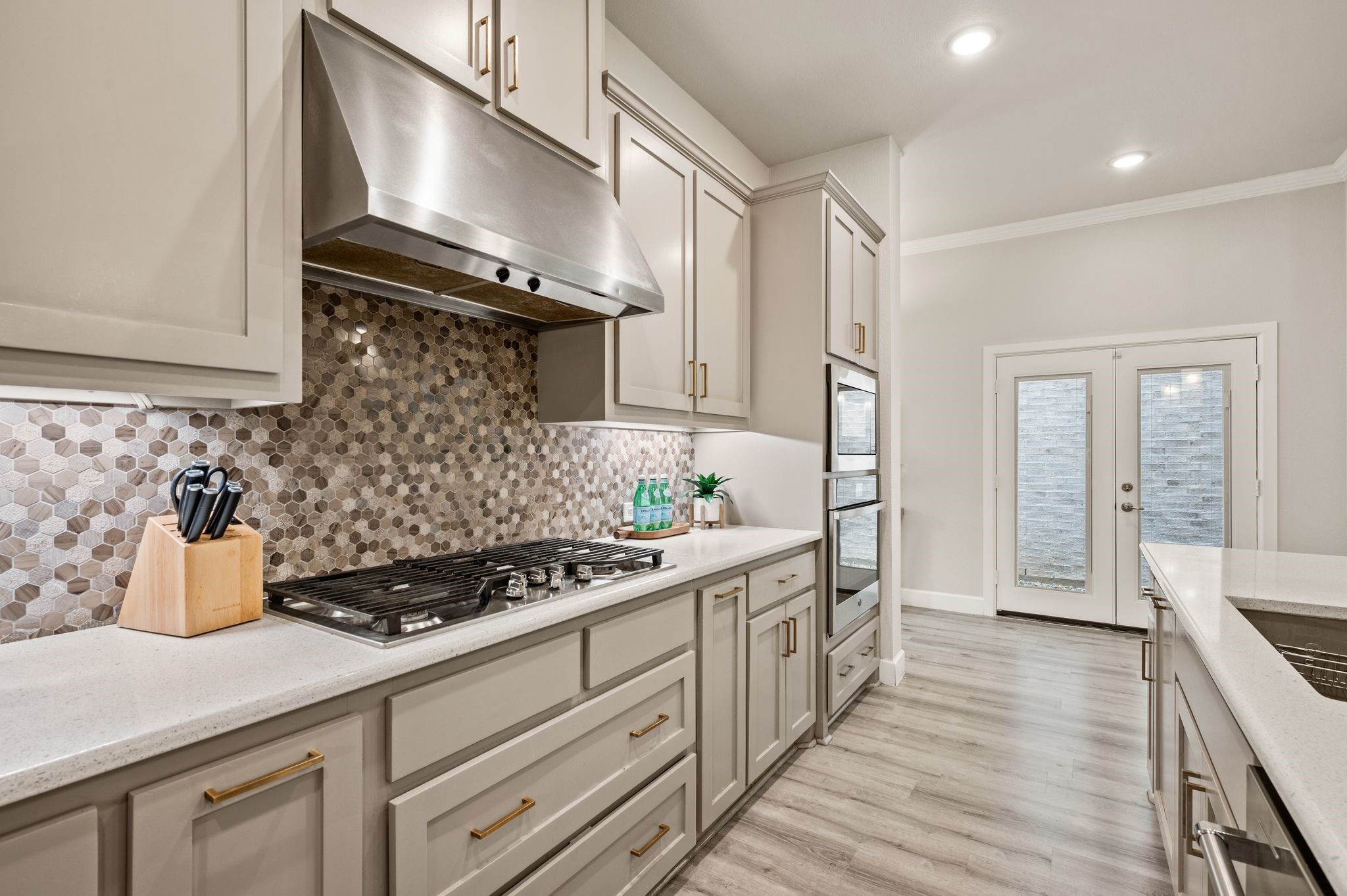 612 Courtyard Lane Irving TX 75039