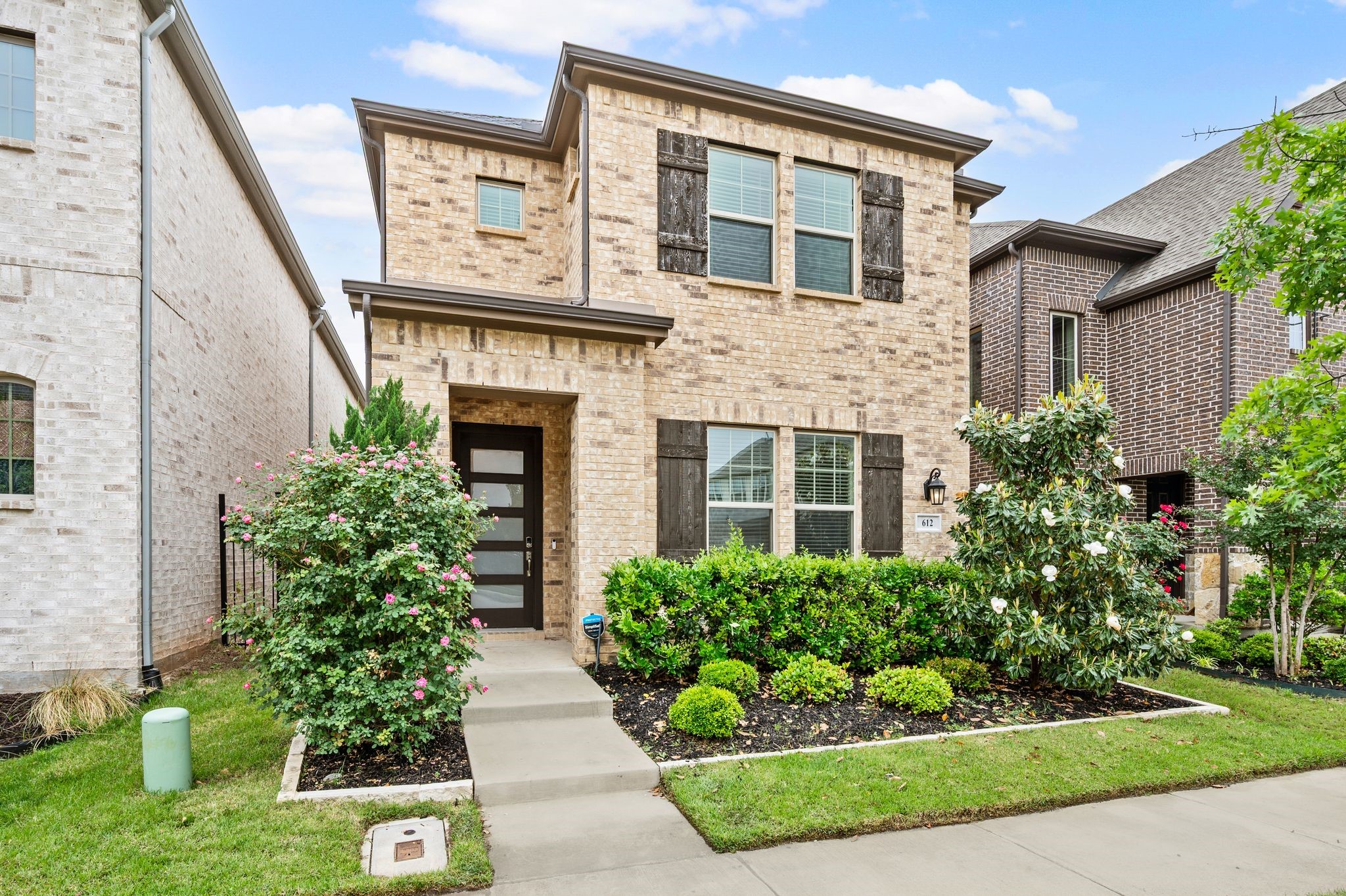 612 Courtyard Lane Irving TX 75039