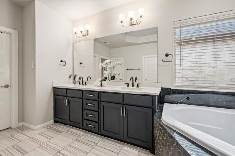 612 Courtyard Lane Irving TX 75039