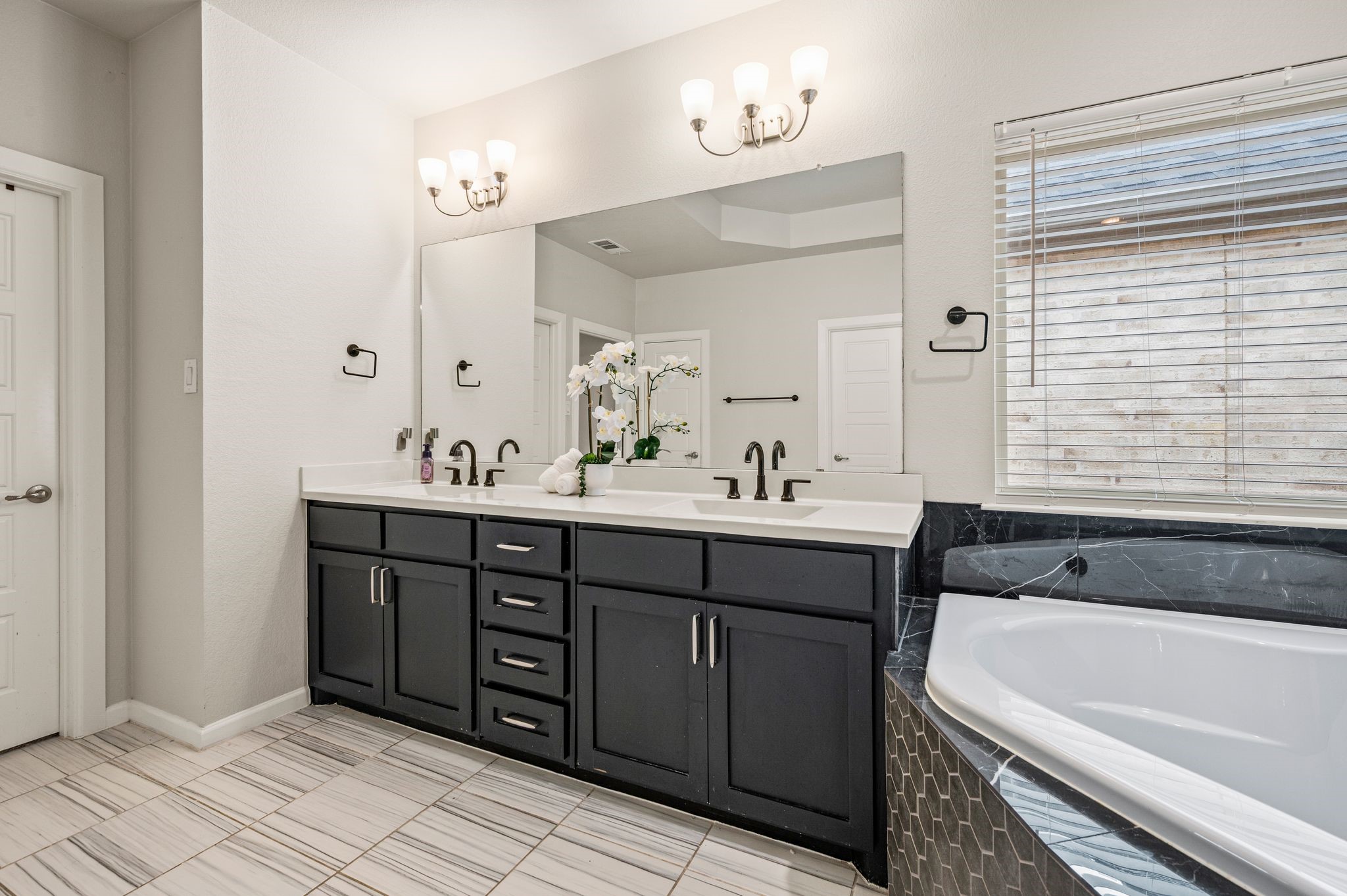 612 Courtyard Lane Irving TX 75039