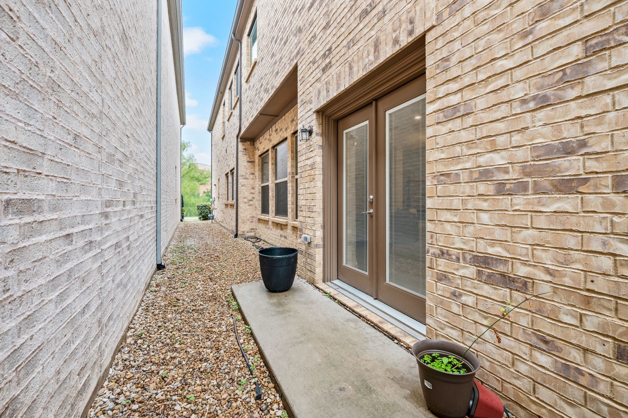 612 Courtyard Lane Irving TX 75039