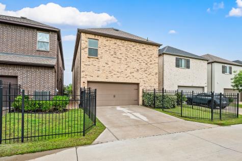 612 Courtyard Lane Irving TX 75039