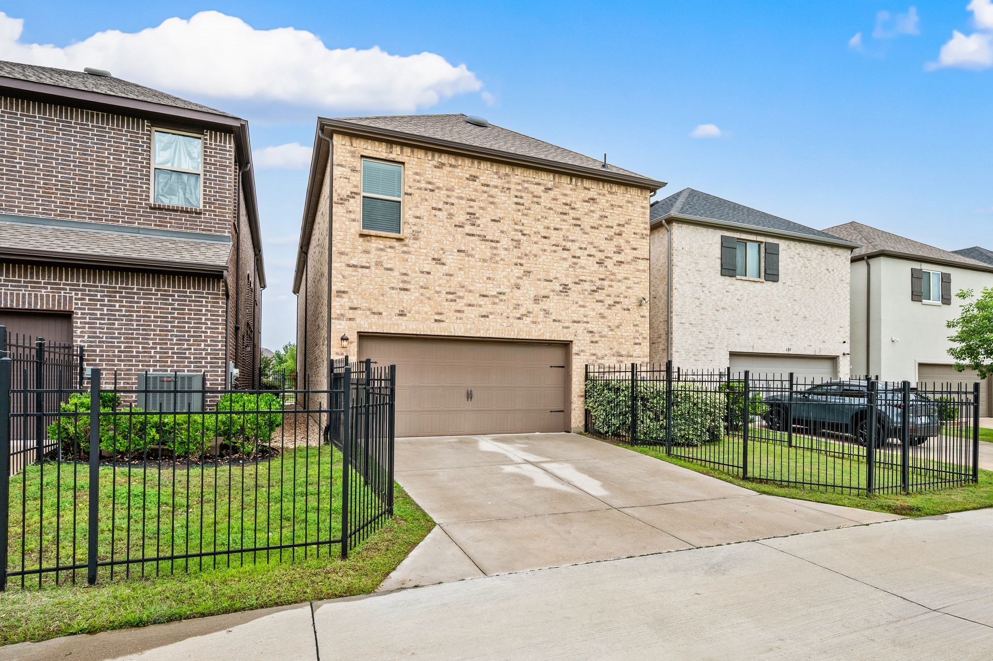 612 Courtyard Lane Irving TX 75039