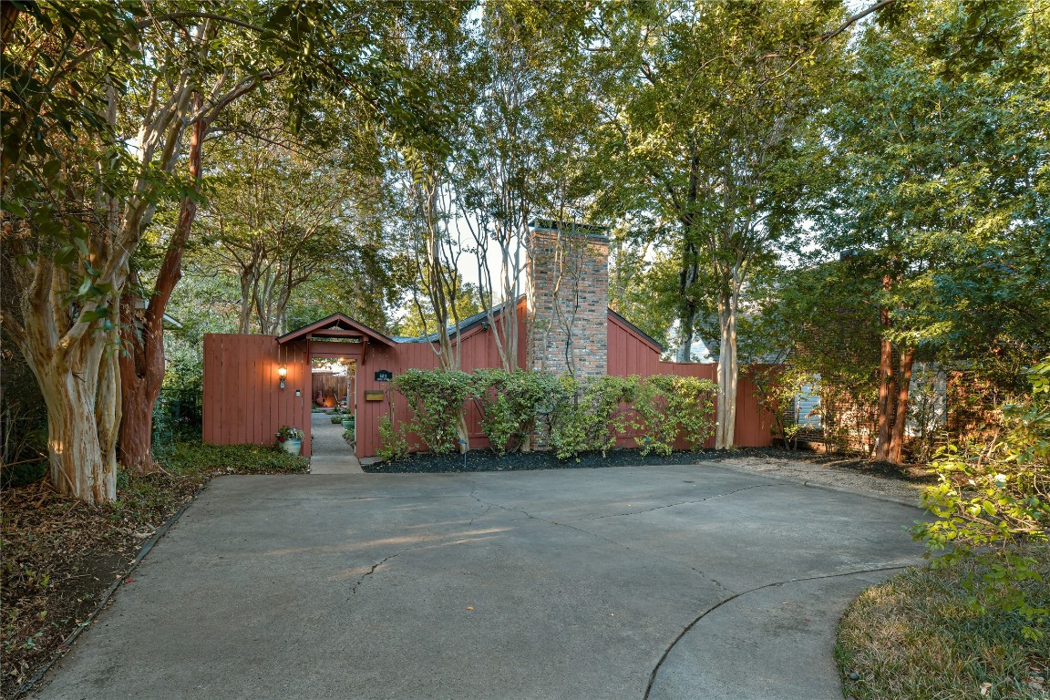 6011 Llano Avenue Dallas TX 75206