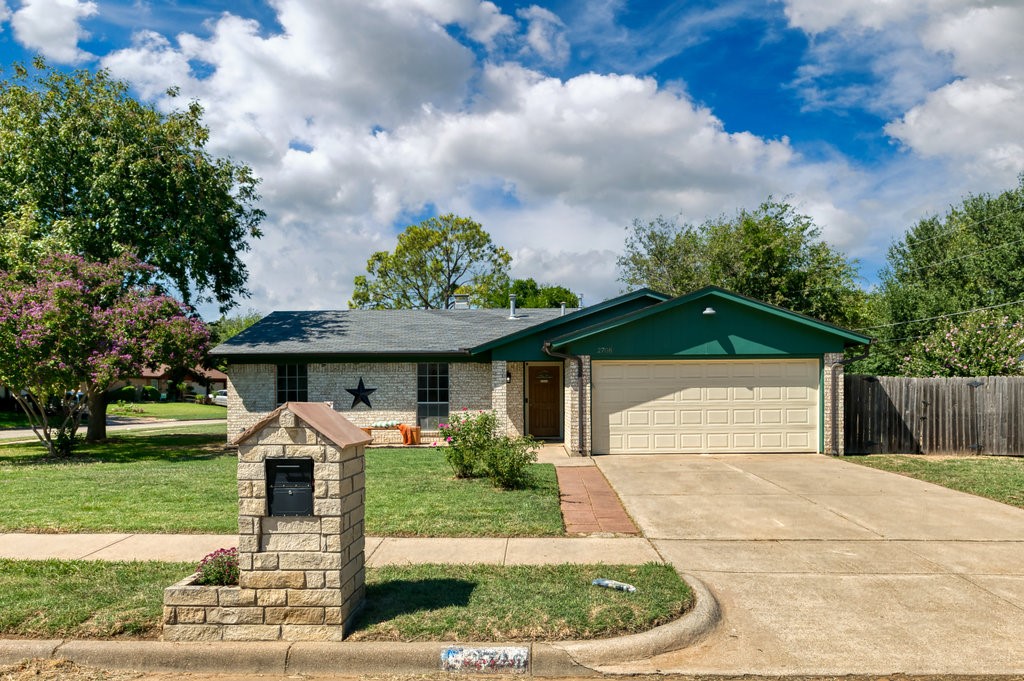 2708 Avonhill Drive Arlington TX 76015