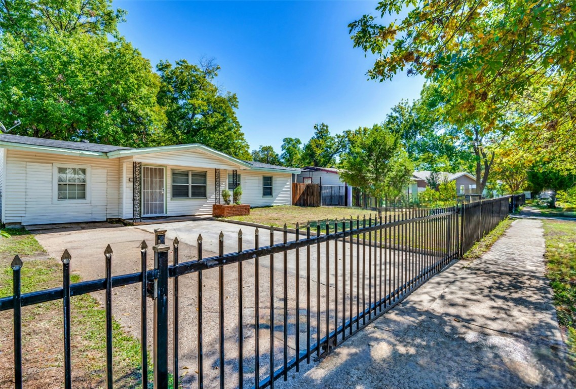 1642 Fresno Street Dallas TX 75217