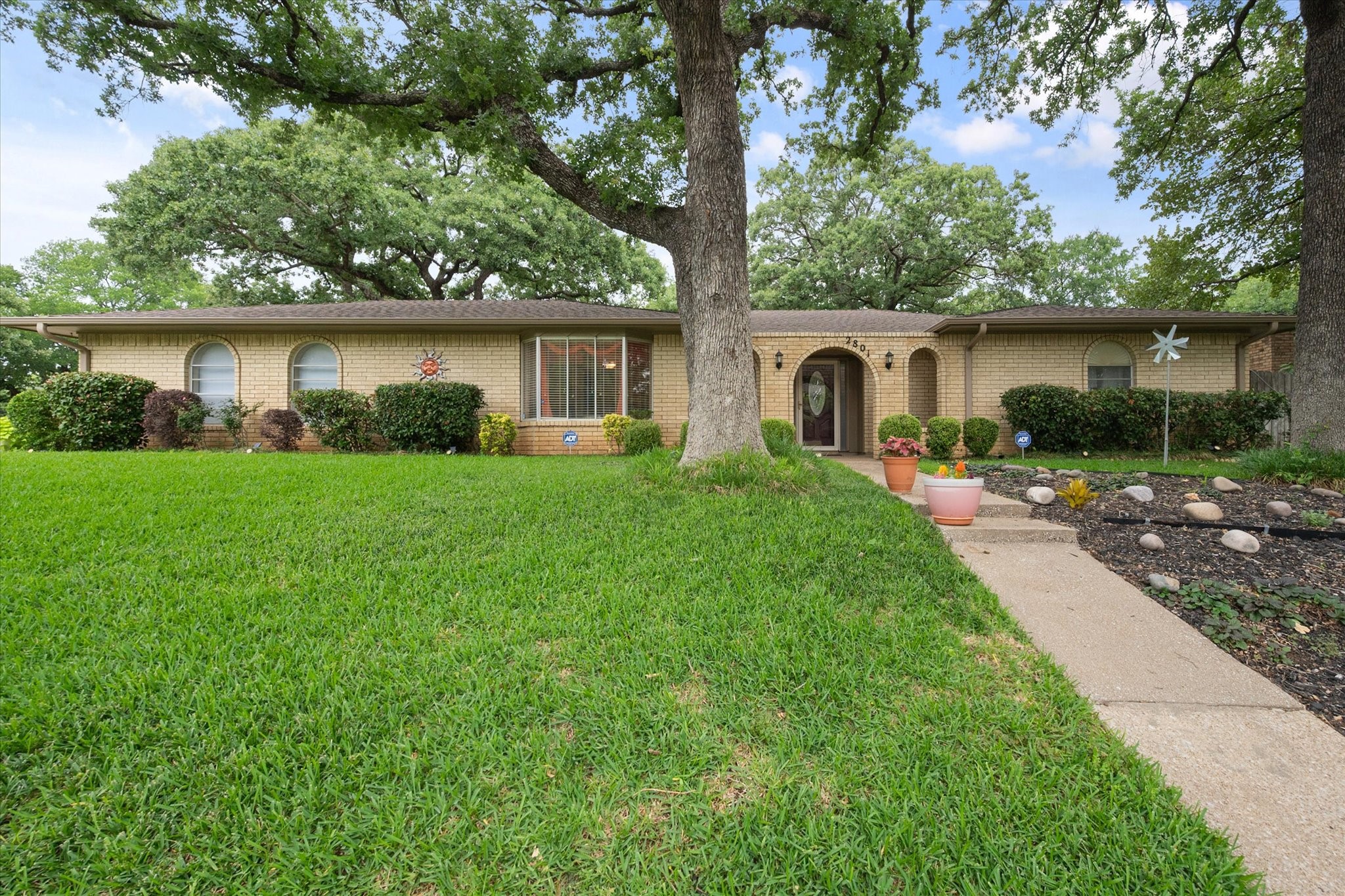2801 Valparaiso Trail Arlington TX 76017