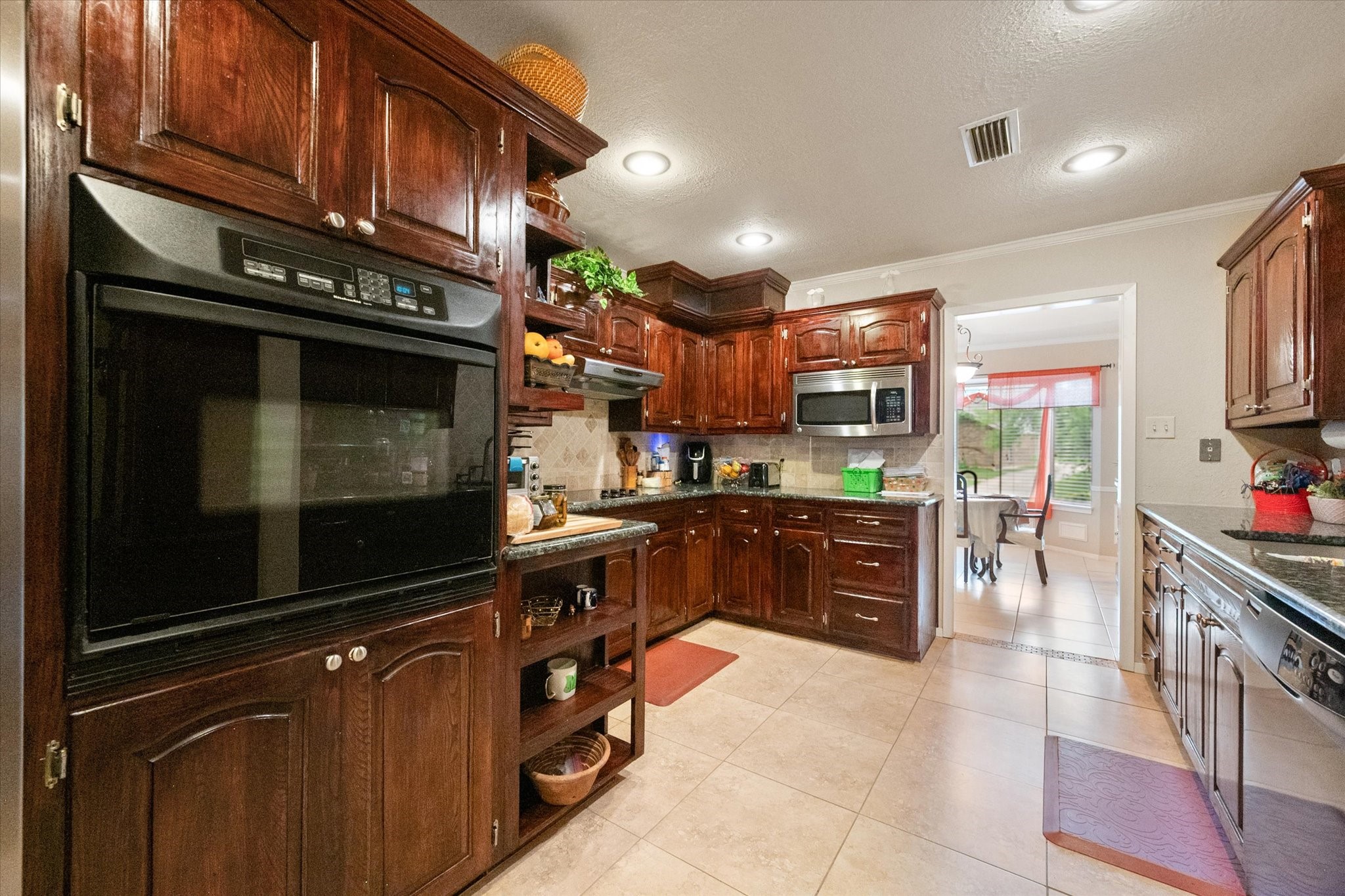 2801 Valparaiso Trail Arlington TX 76017