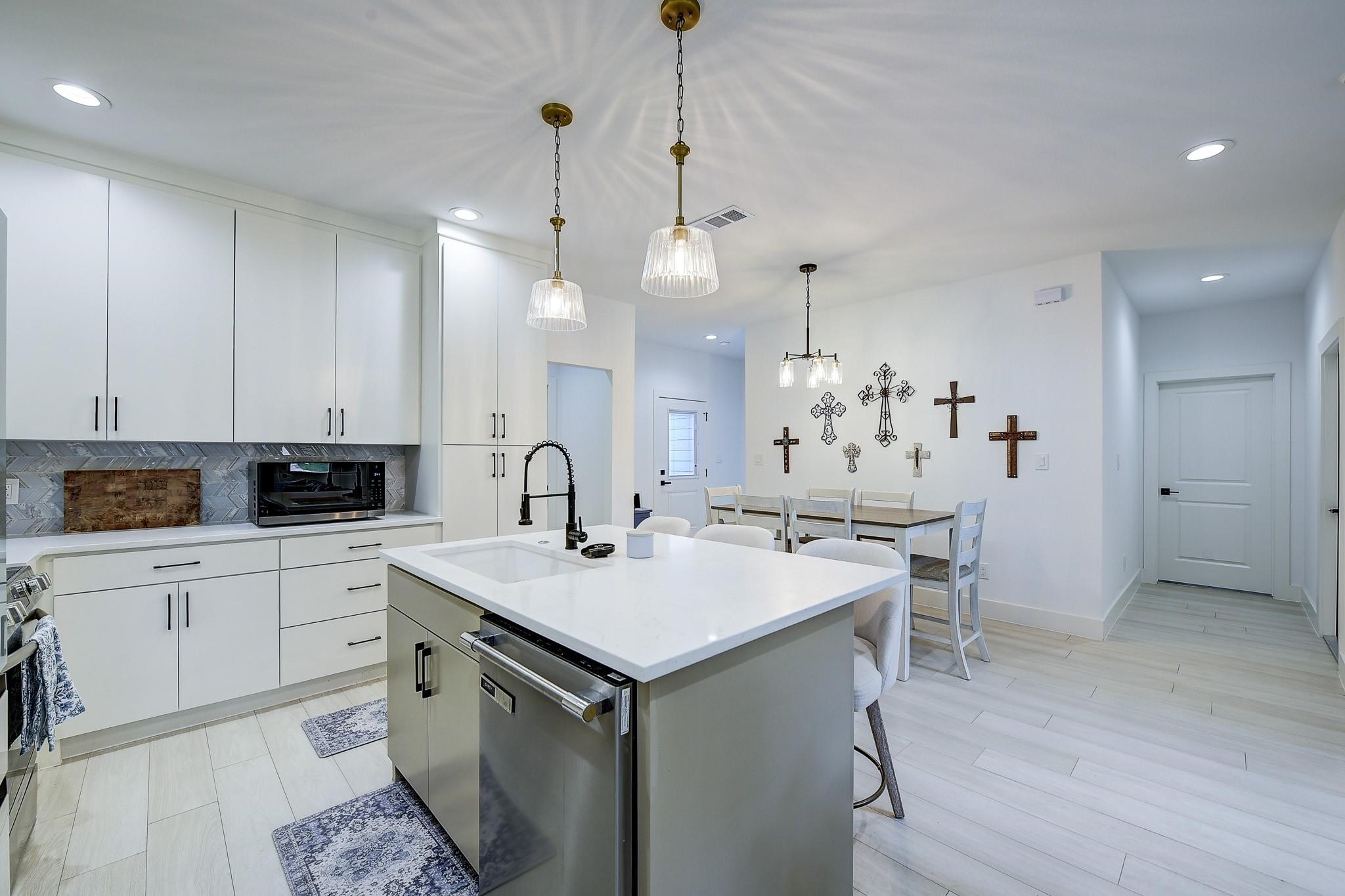 5807 Black Pine Circle Granbury TX 76048