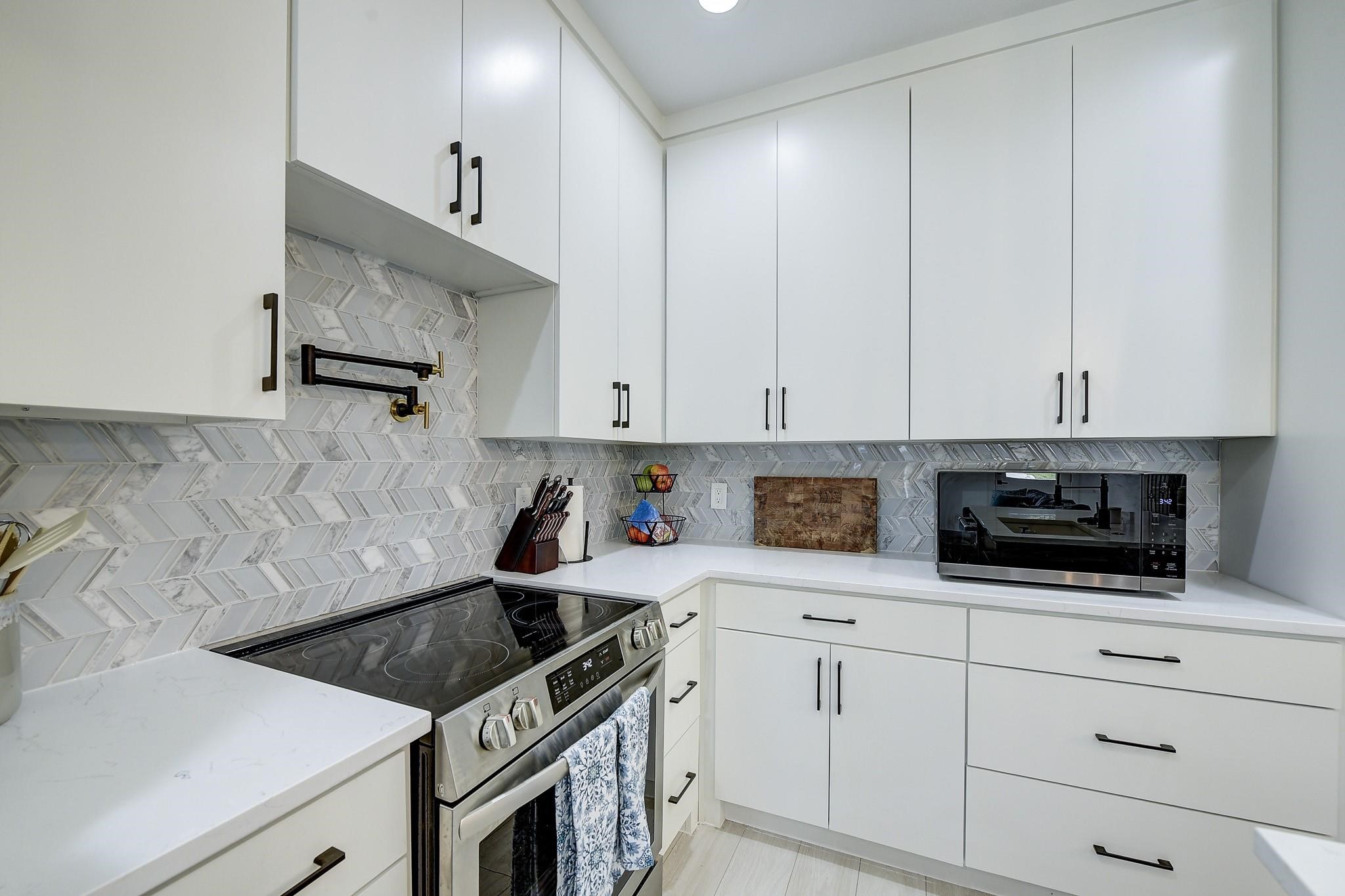 5807 Black Pine Circle Granbury TX 76048