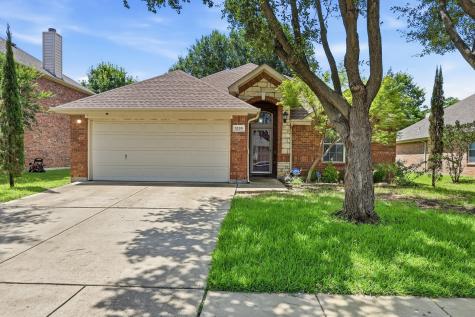 1235 Clearwater Drive Grand Prairie TX 75052