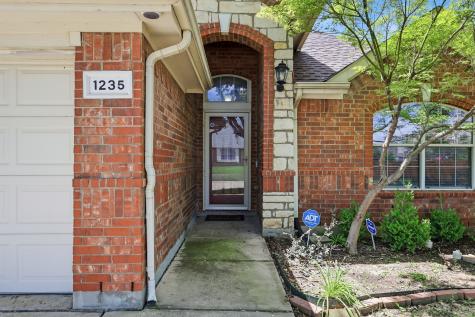 1235 Clearwater Drive Grand Prairie TX 75052