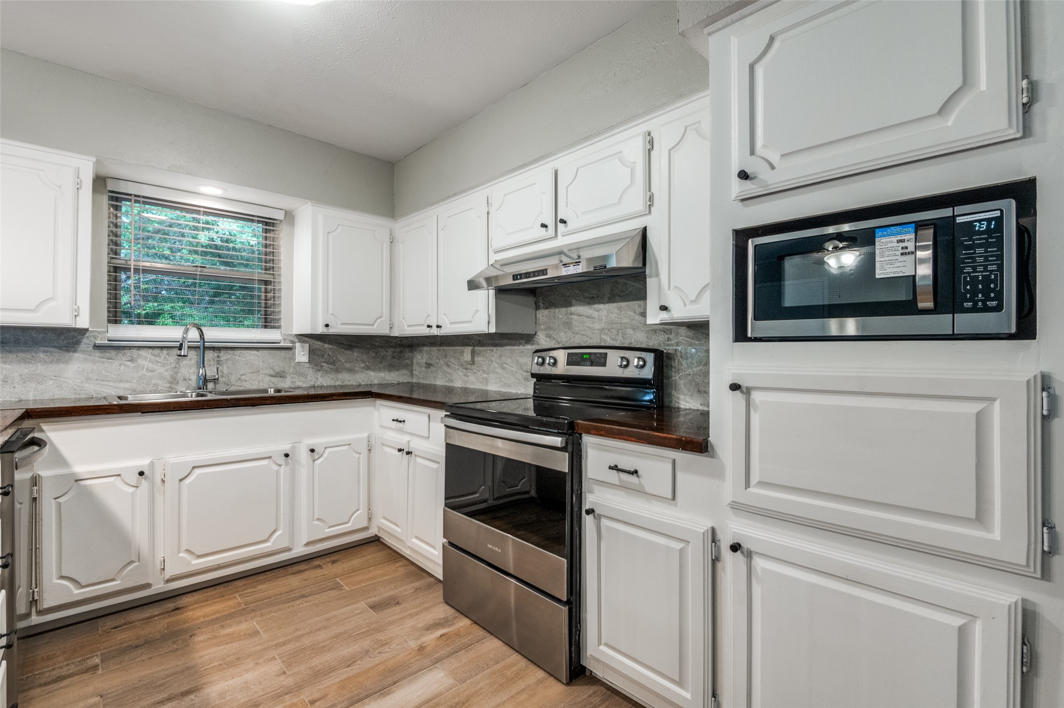 1533 E Springcrest Circle Lancaster TX 75134
