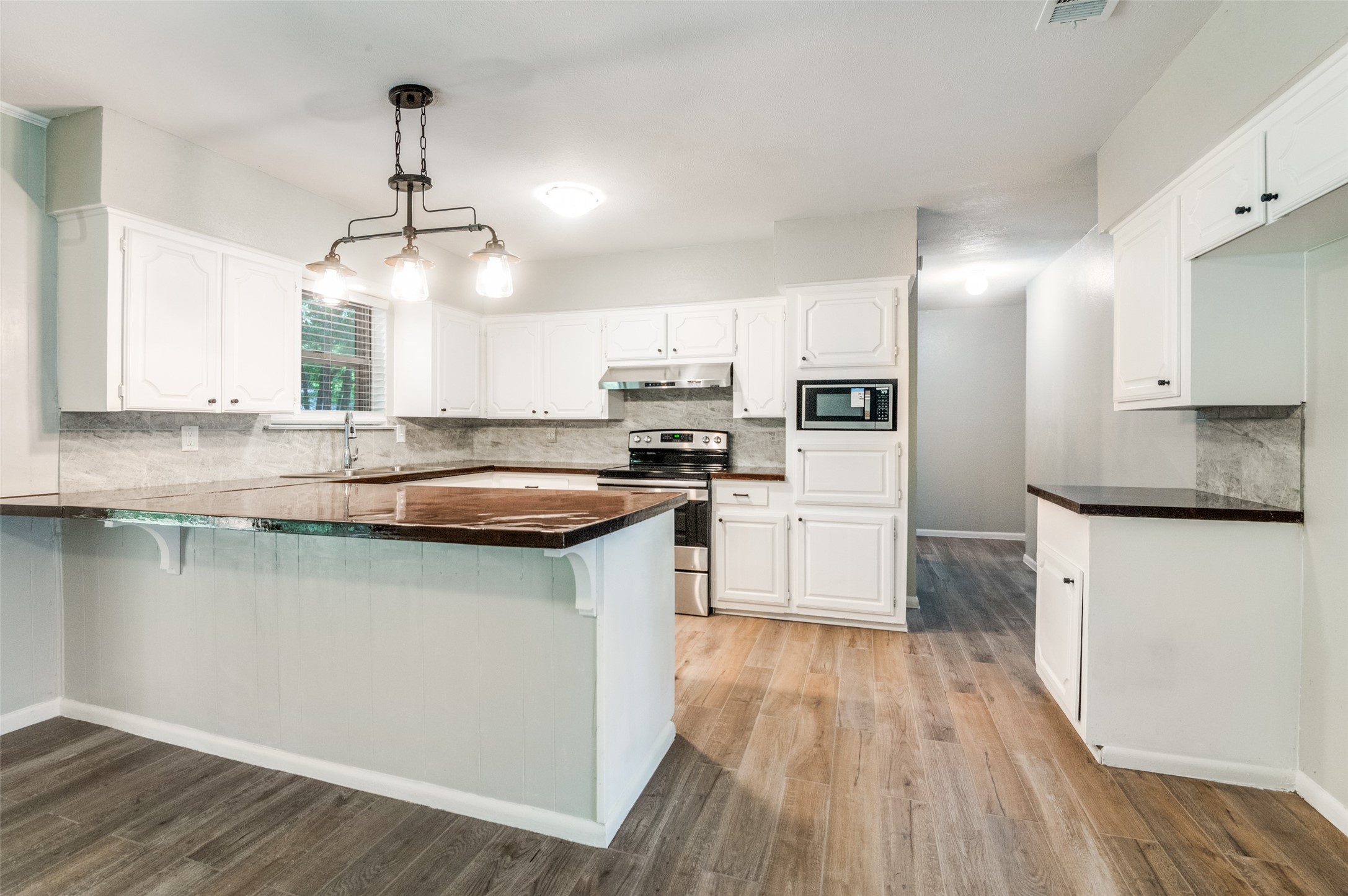 1533 E Springcrest Circle Lancaster TX 75134