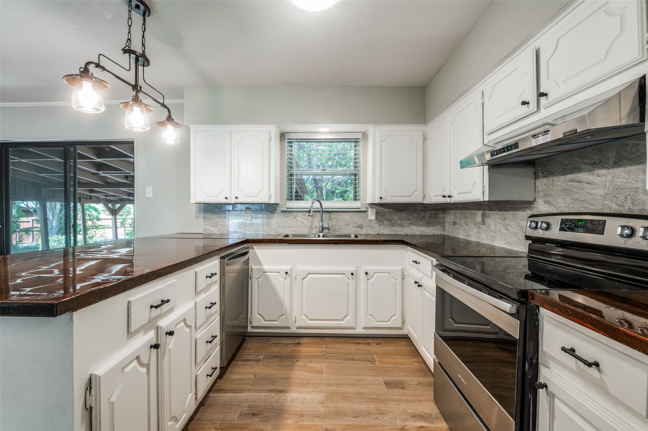1533 E Springcrest Circle Lancaster TX 75134