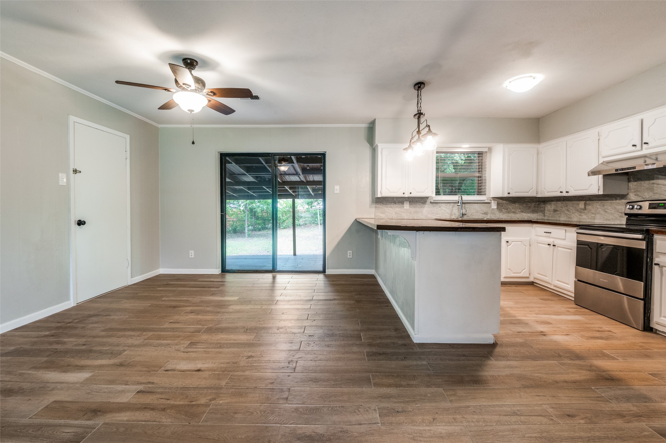 1533 E Springcrest Circle Lancaster TX 75134