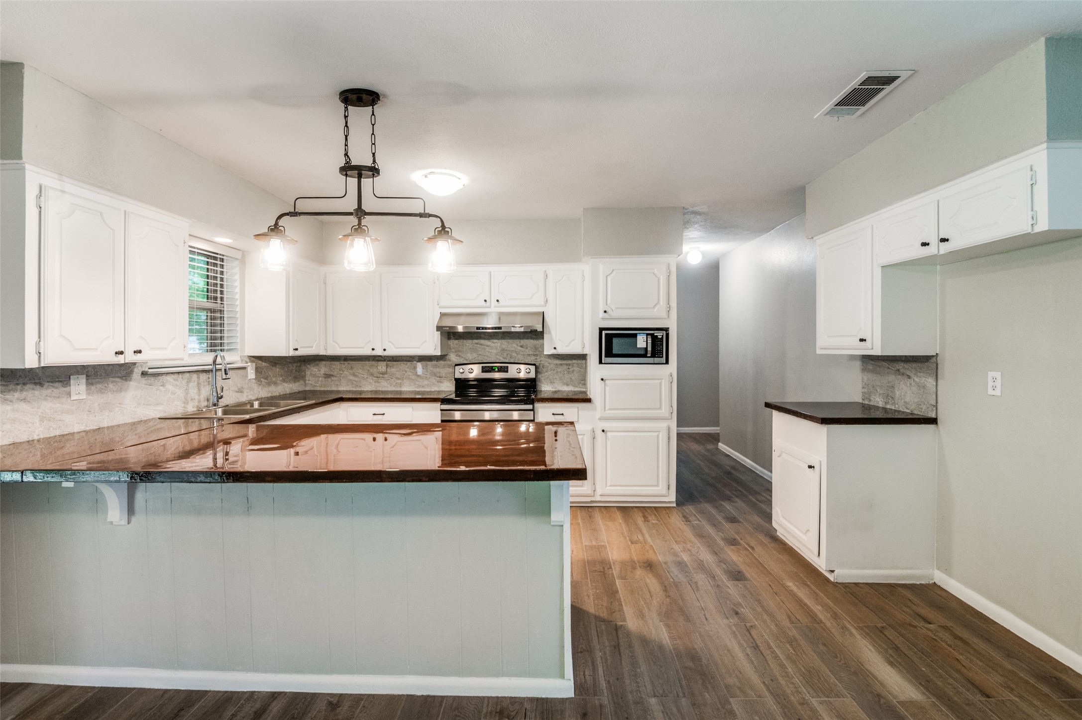 1533 E Springcrest Circle Lancaster TX 75134
