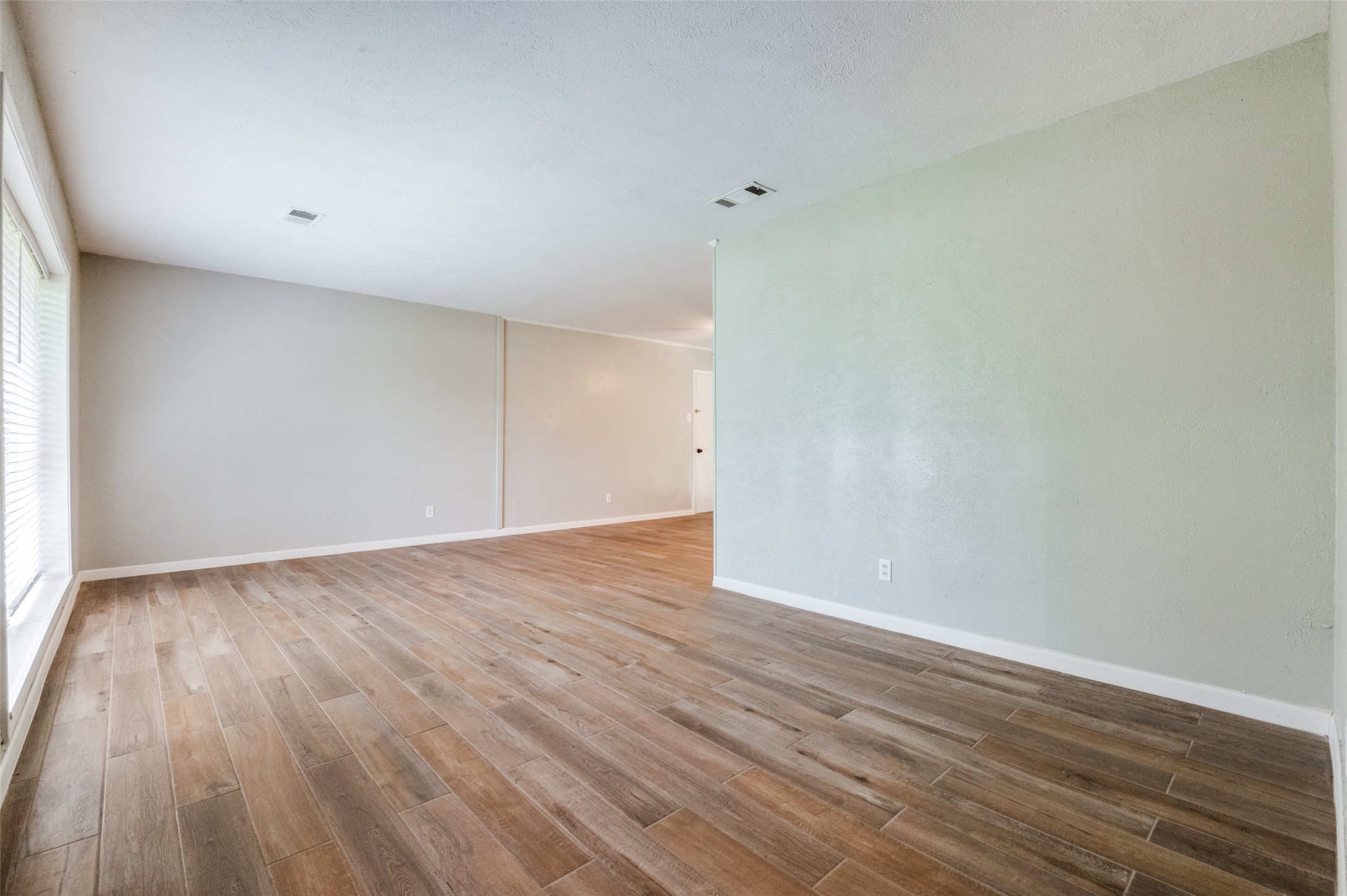 1533 E Springcrest Circle Lancaster TX 75134