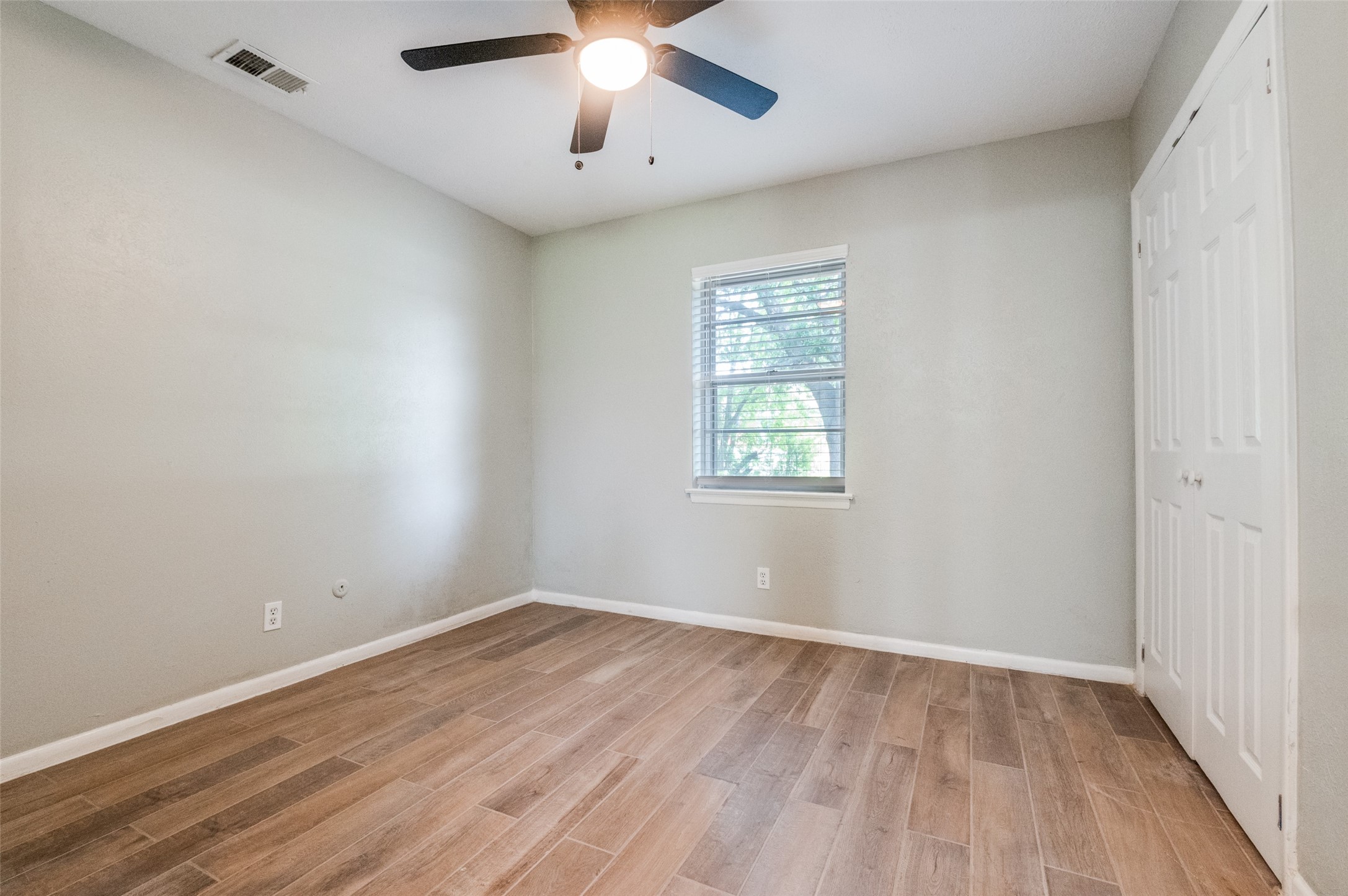 1533 E Springcrest Circle Lancaster TX 75134