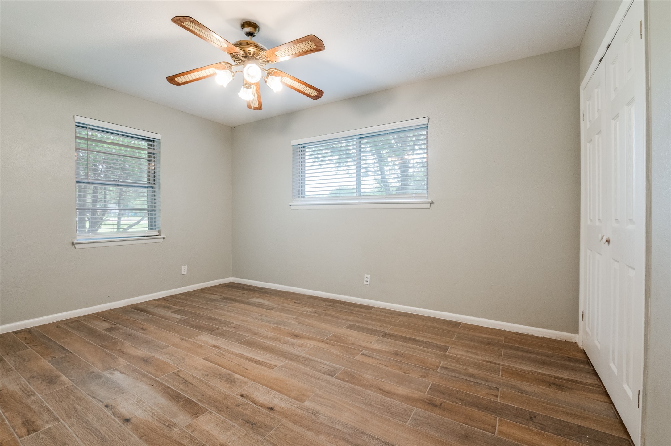1533 E Springcrest Circle Lancaster TX 75134
