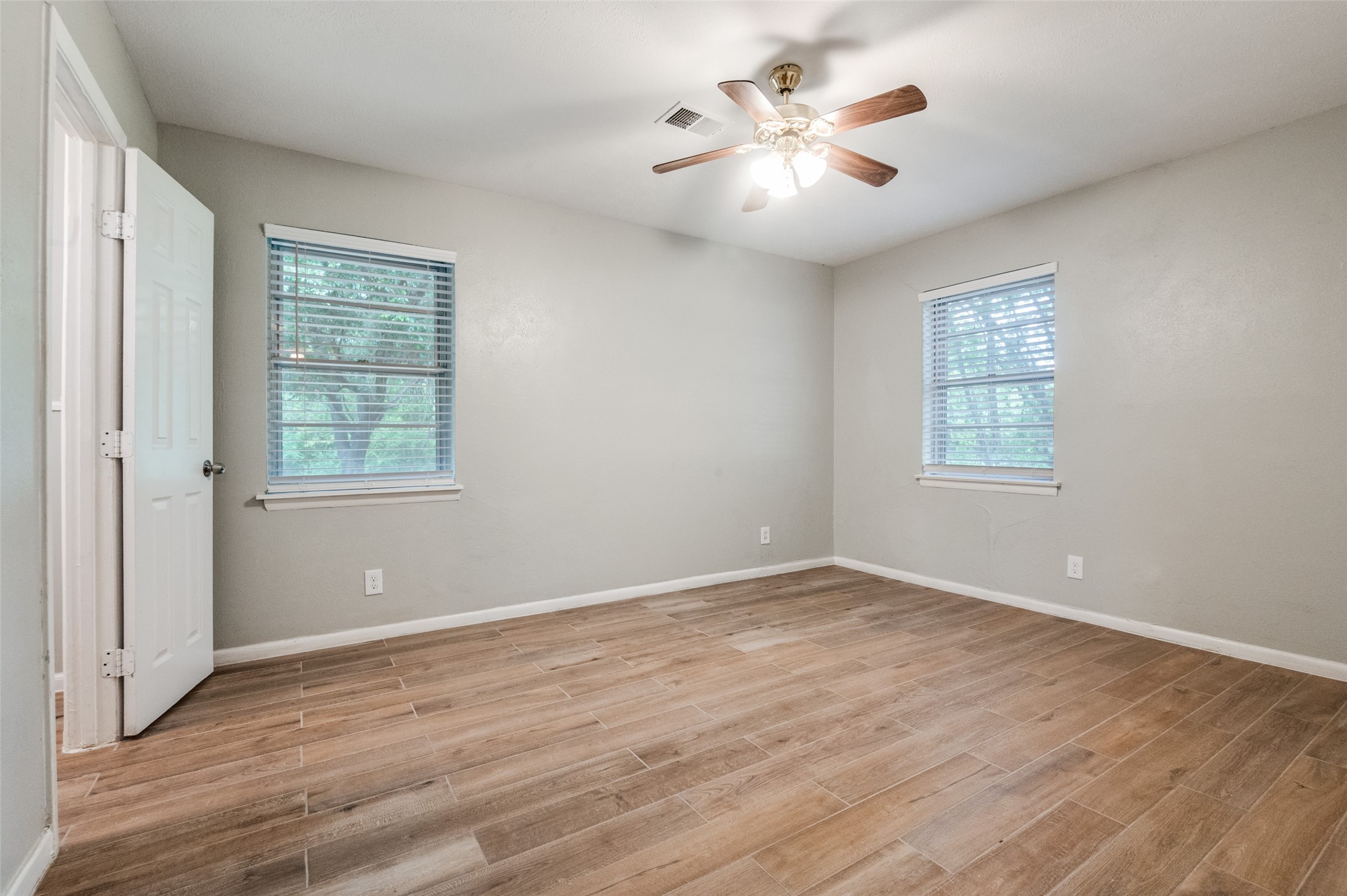 1533 E Springcrest Circle Lancaster TX 75134