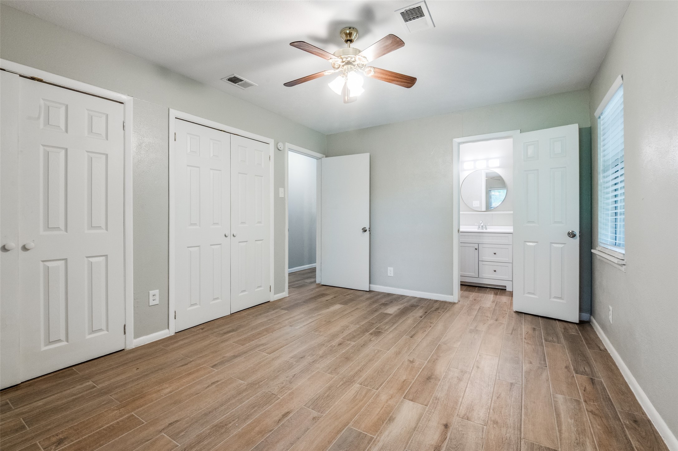 1533 E Springcrest Circle Lancaster TX 75134