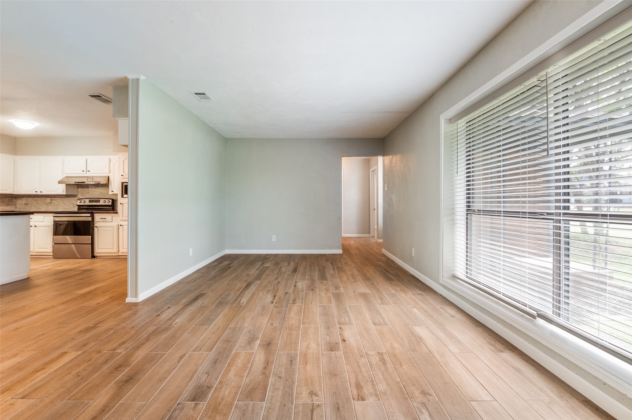 1533 E Springcrest Circle Lancaster TX 75134