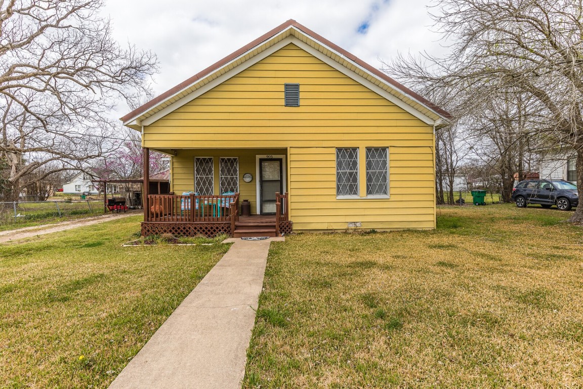 905 E Mclennan Avenue Mart TX 76664