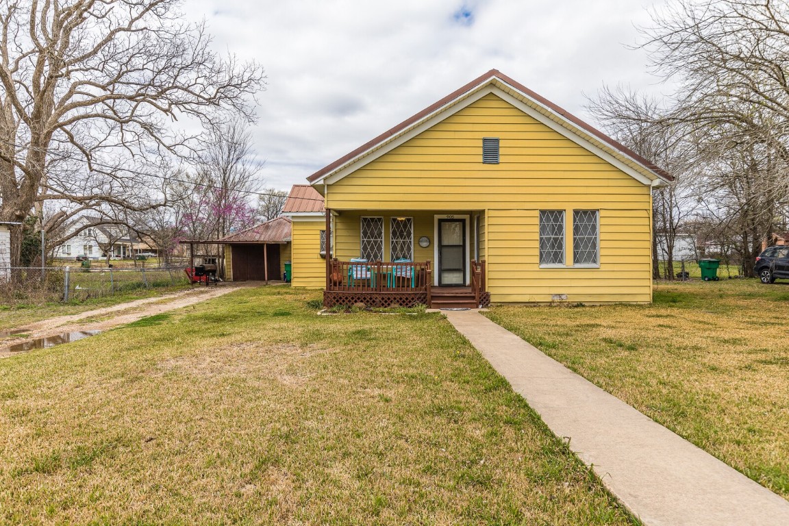 905 E Mclennan Avenue Mart TX 76664
