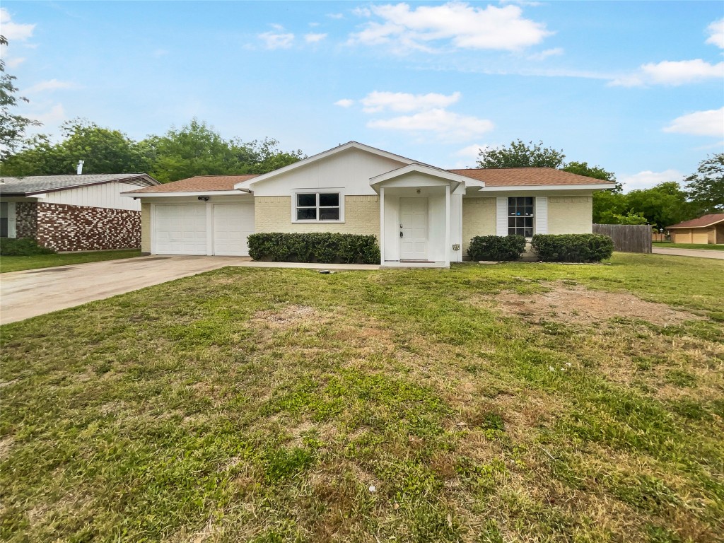 702 W Springdale Lane Grand Prairie TX 75052