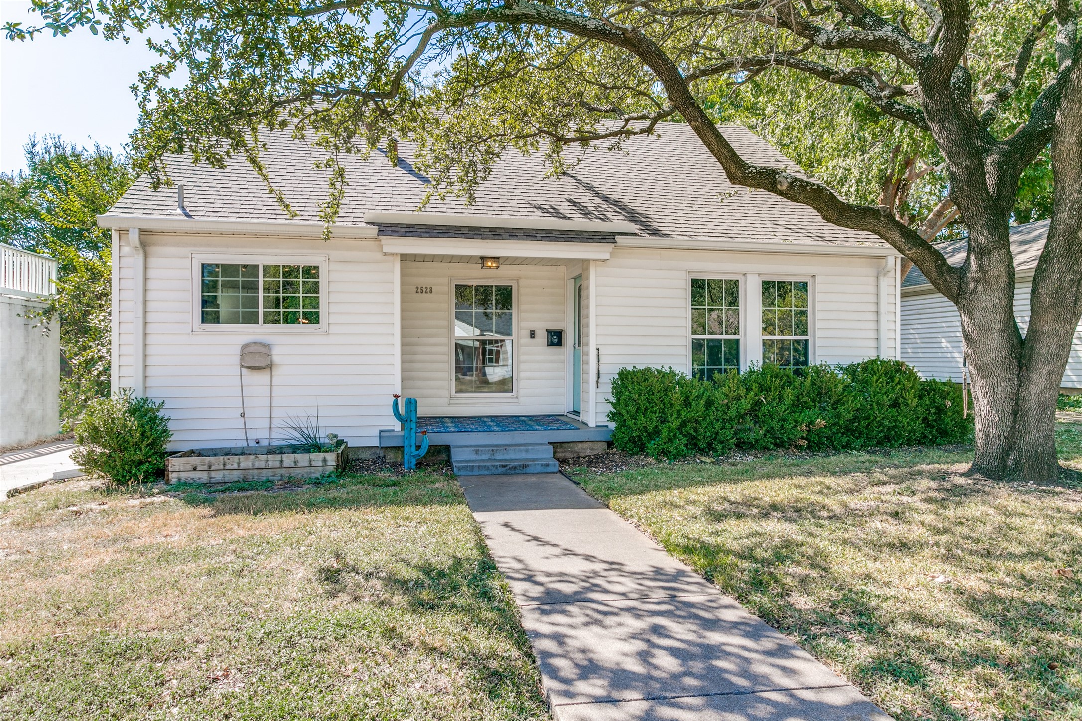 2528 Yucca Avenue Fort Worth TX 76111