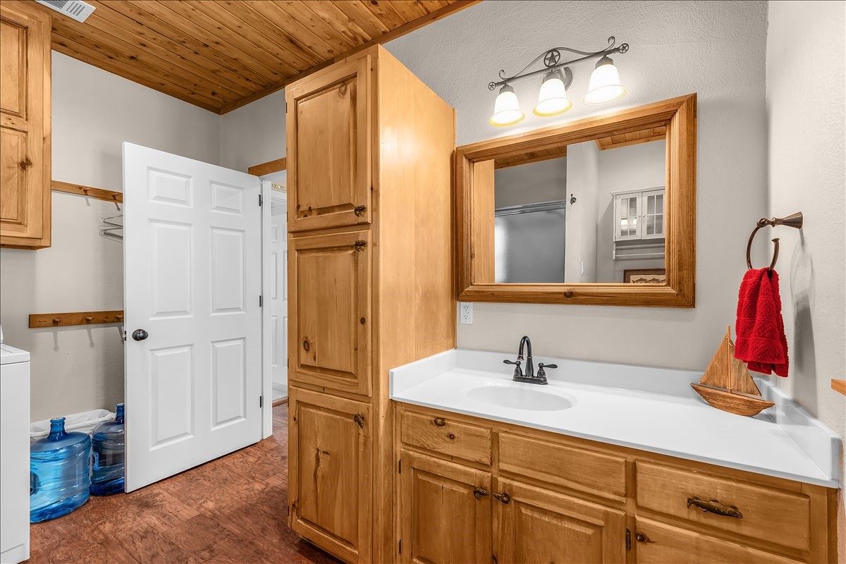 1128 W Lake Drive Weatherford TX 76087