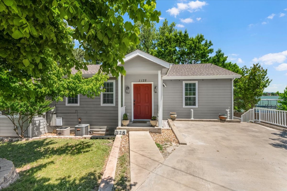 1128 W Lake Drive Weatherford TX 76087