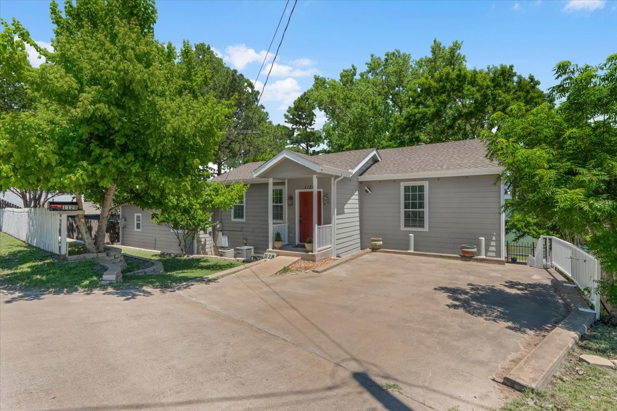 1128 W Lake Drive Weatherford TX 76087