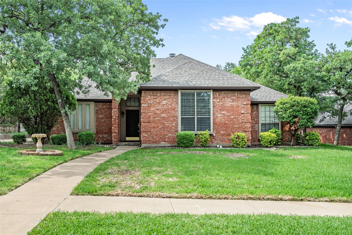 1320 Circle Lane Bedford TX 76022