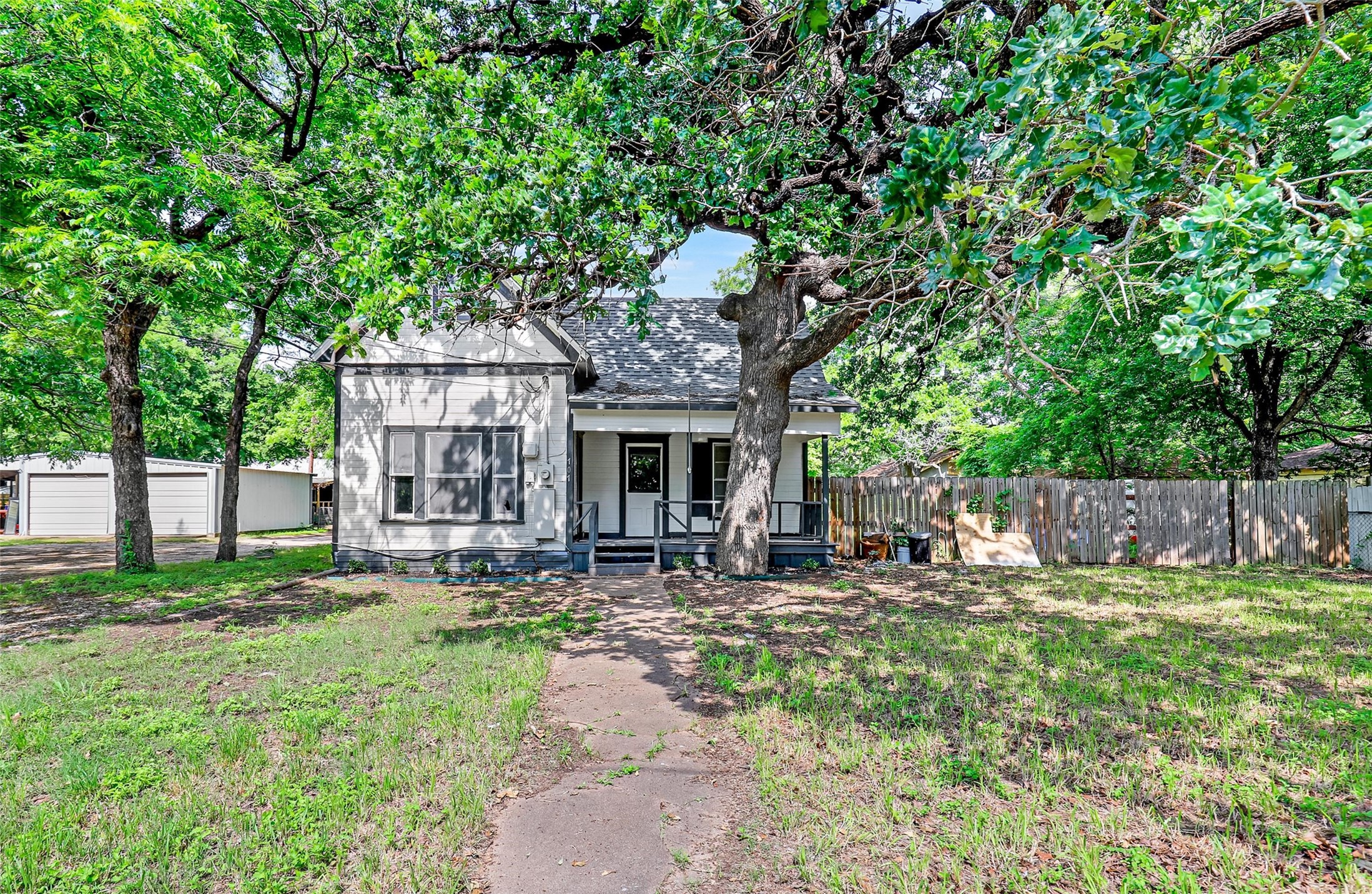 707 S Robinson Street Cleburne TX 76031