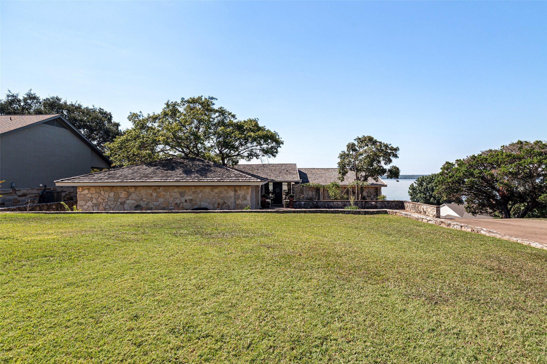 4115 Crescent Drive Granbury TX 76049