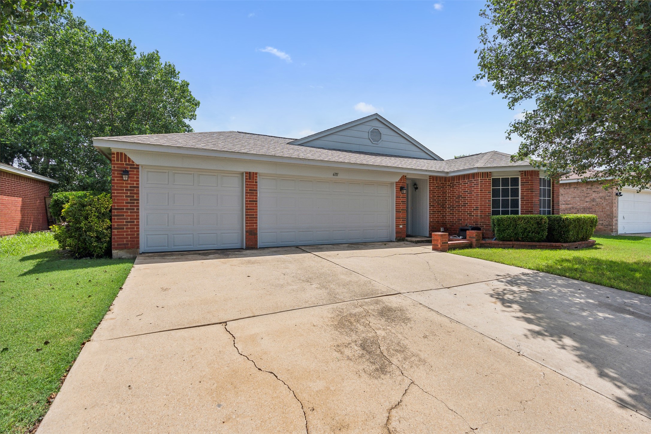 6711 Elk Trail Arlington TX 76002