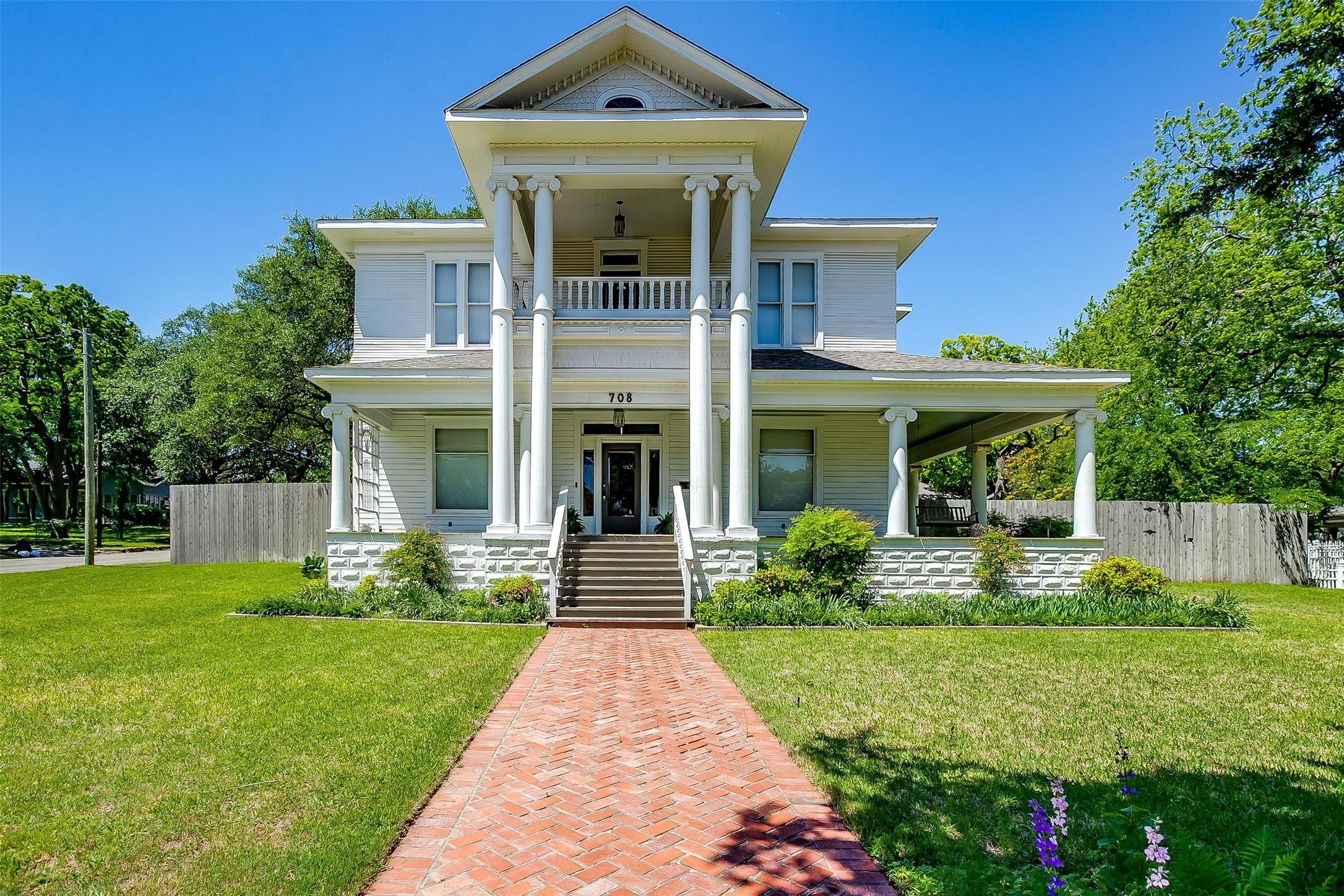 708 S Waco Street Weatherford TX 76086