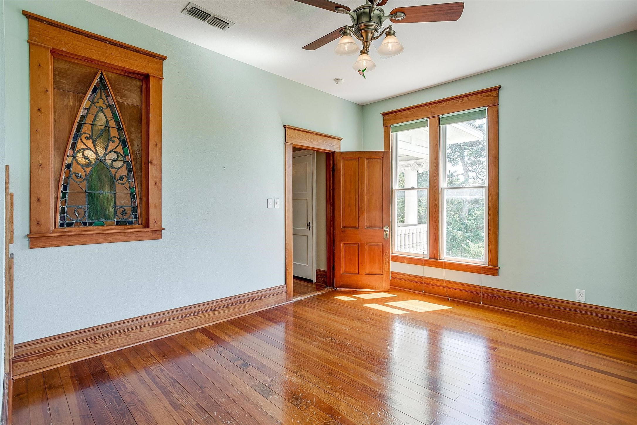 708 S Waco Street Weatherford TX 76086