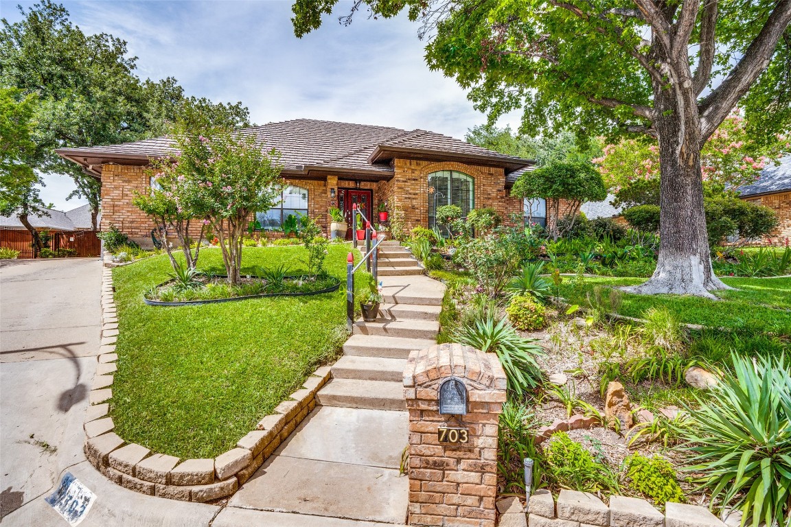 703 Bunker Hill Drive Arlington TX 76011