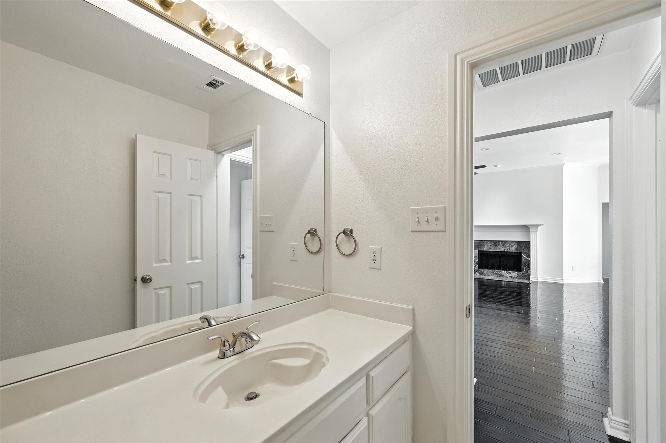 3916 Granbury Drive Dallas TX 75287