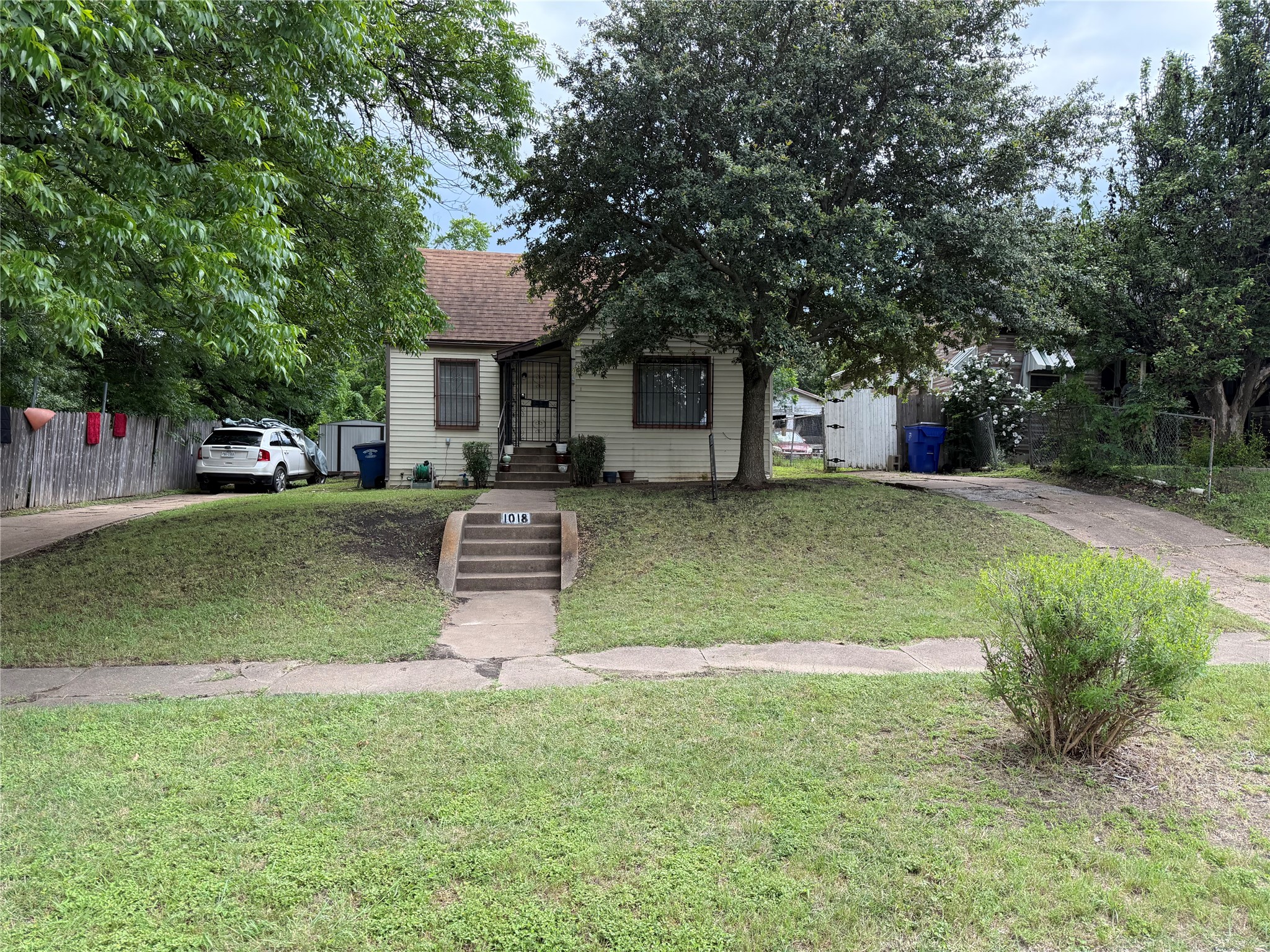 1018 E Woodin Boulevard Dallas TX 75216