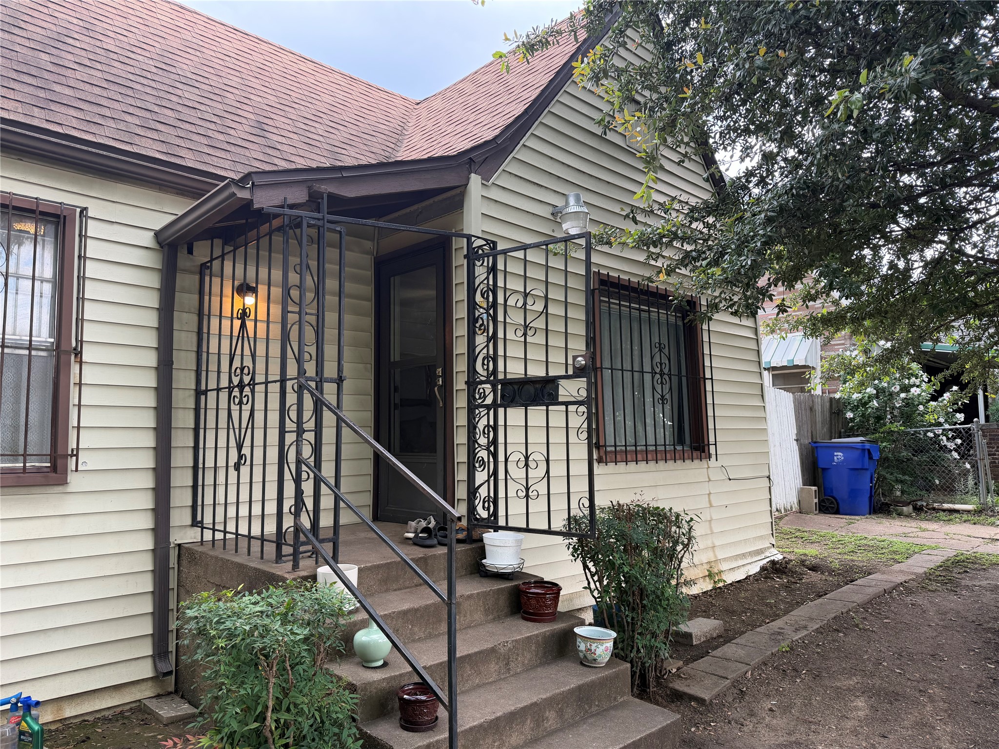 1018 E Woodin Boulevard Dallas TX 75216