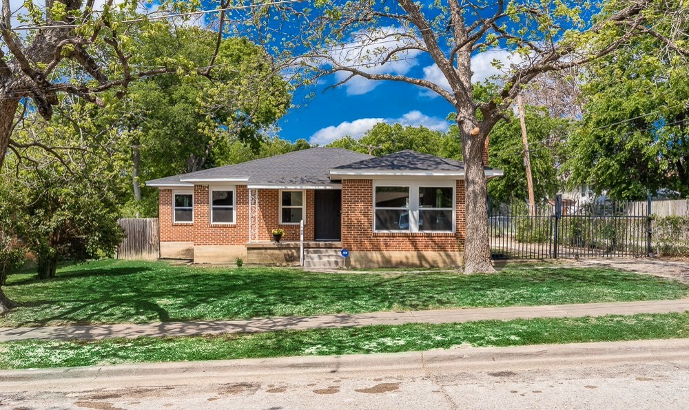 1721 Essex Avenue Dallas TX 75203