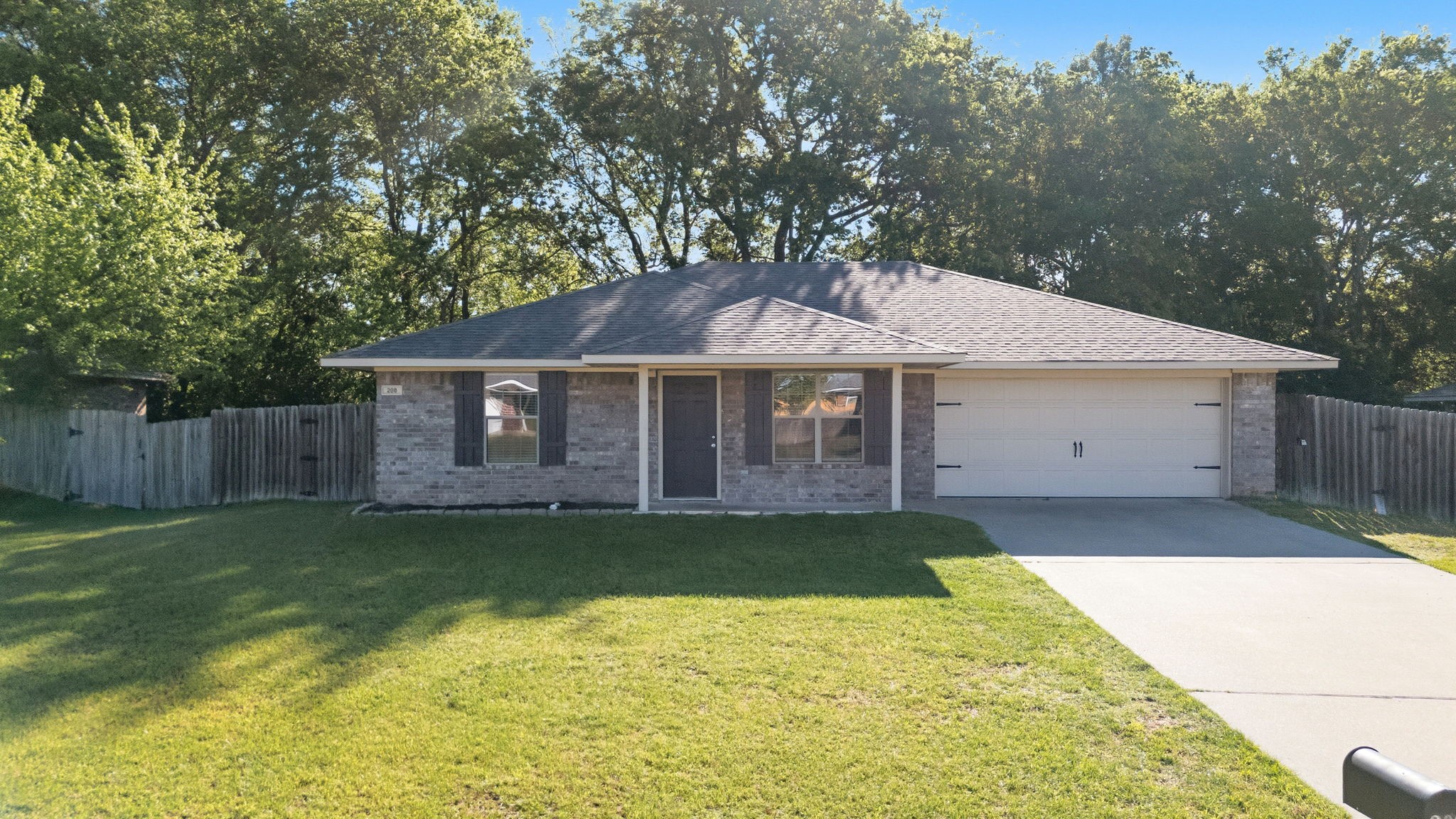 208 Shelley Lindale TX 75771